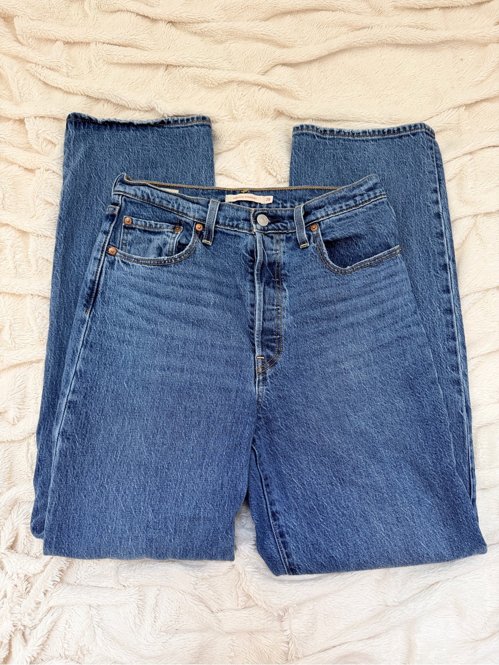 Levi’s Ribcage Straight Premium Denim jeans medium wash Sz 28